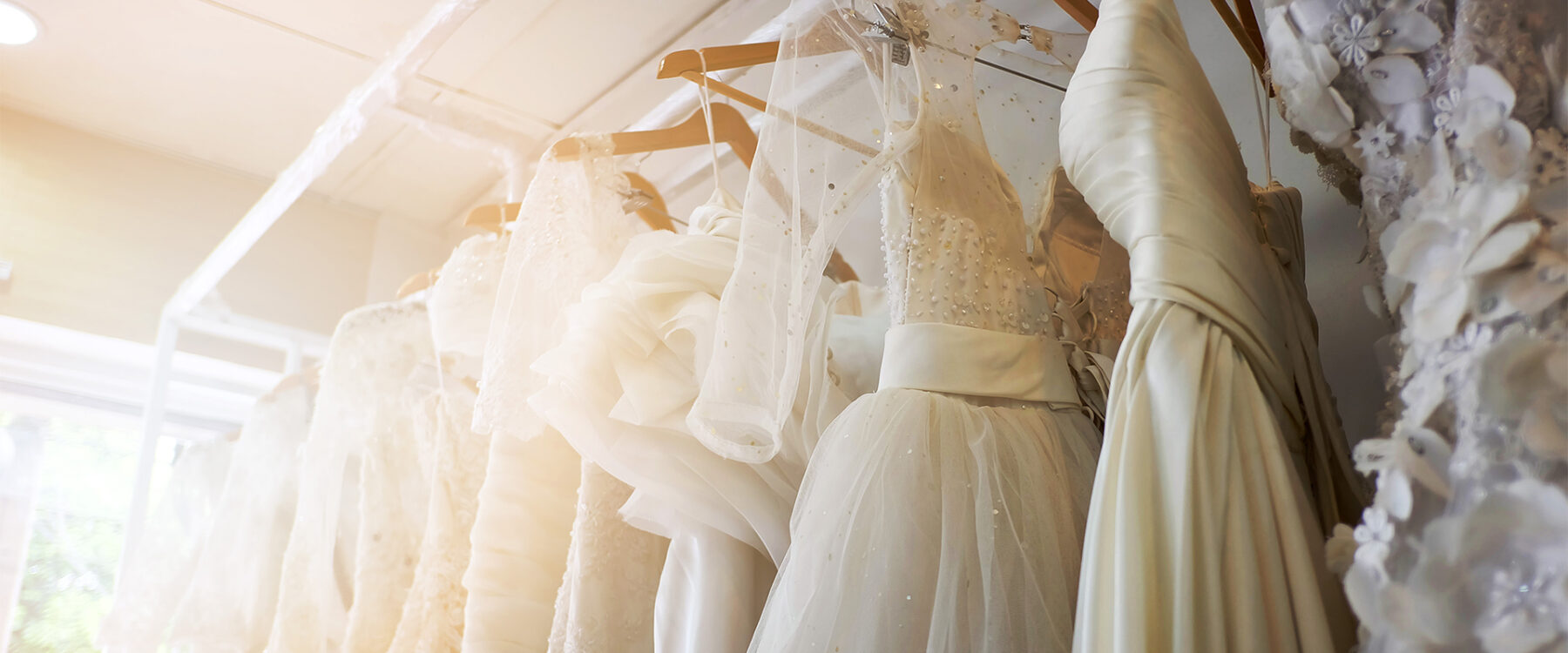 How To Choose Your Wedding Dress Fabric| Fabric Guide When Freddie met Lilly How To Choose Your Wedding Dress Fabric| Fabric Guide When Freddie met Lilly