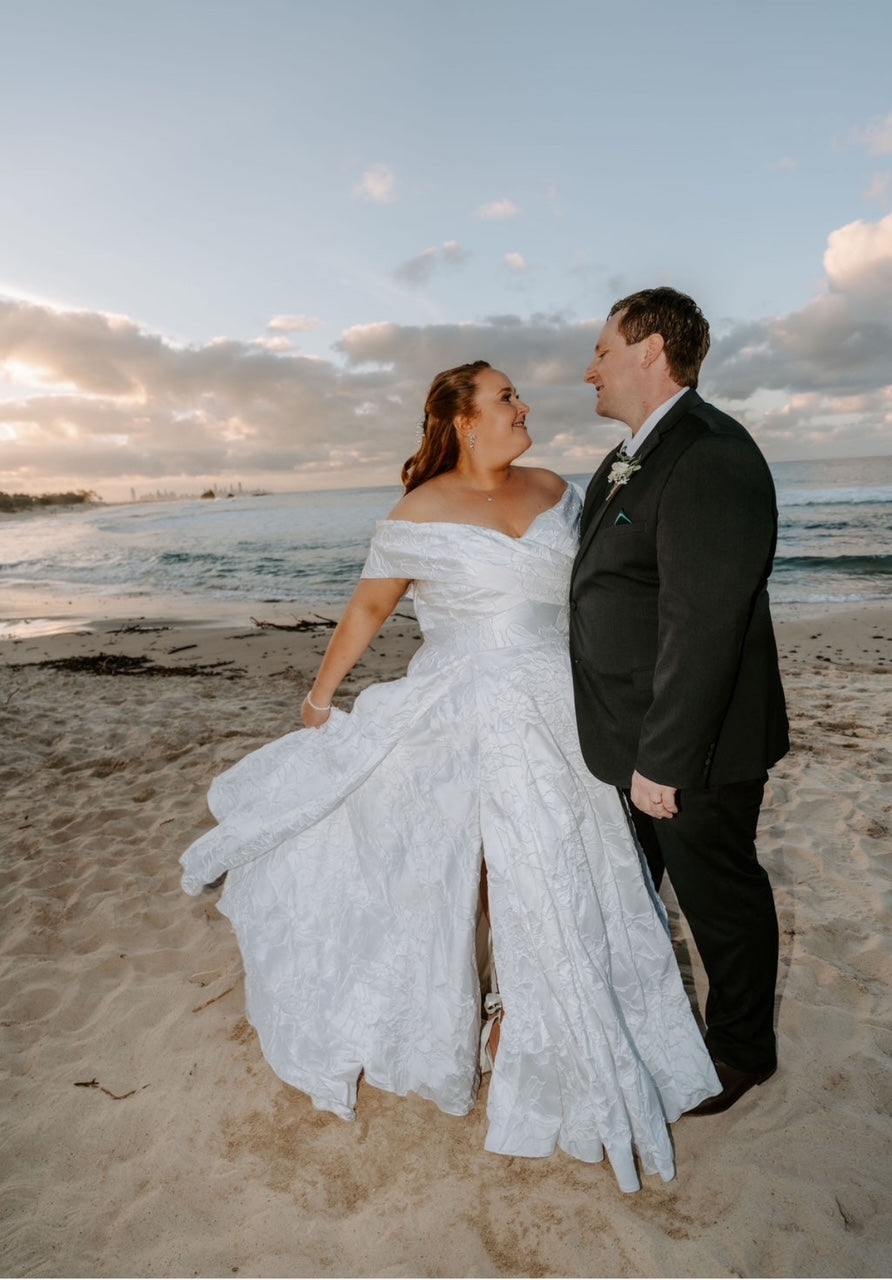 Robyn and Darryl: A Forest-Green Fairytale by the Water
