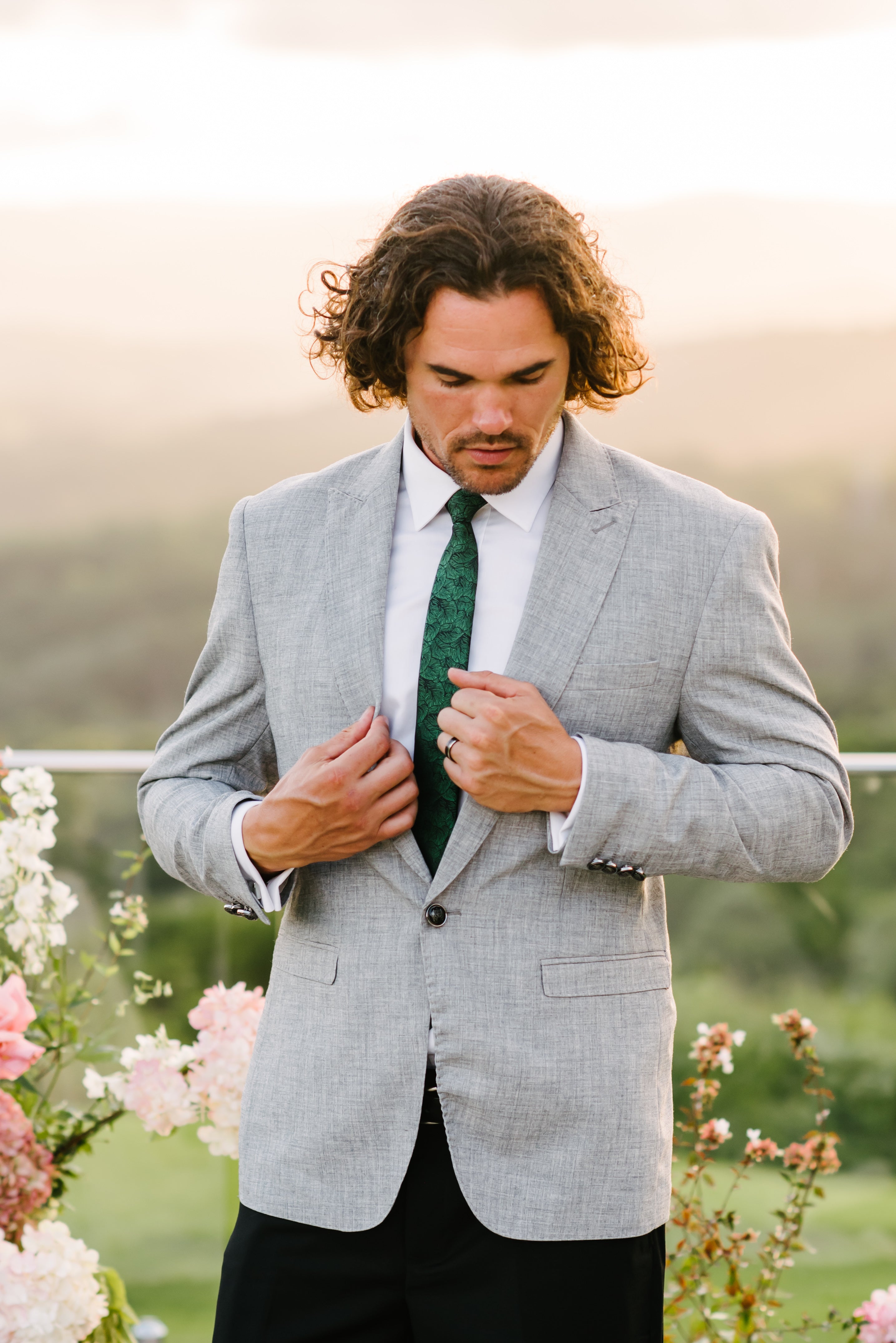 The Best Charcoal Grey Suit Combinations - Hockerty