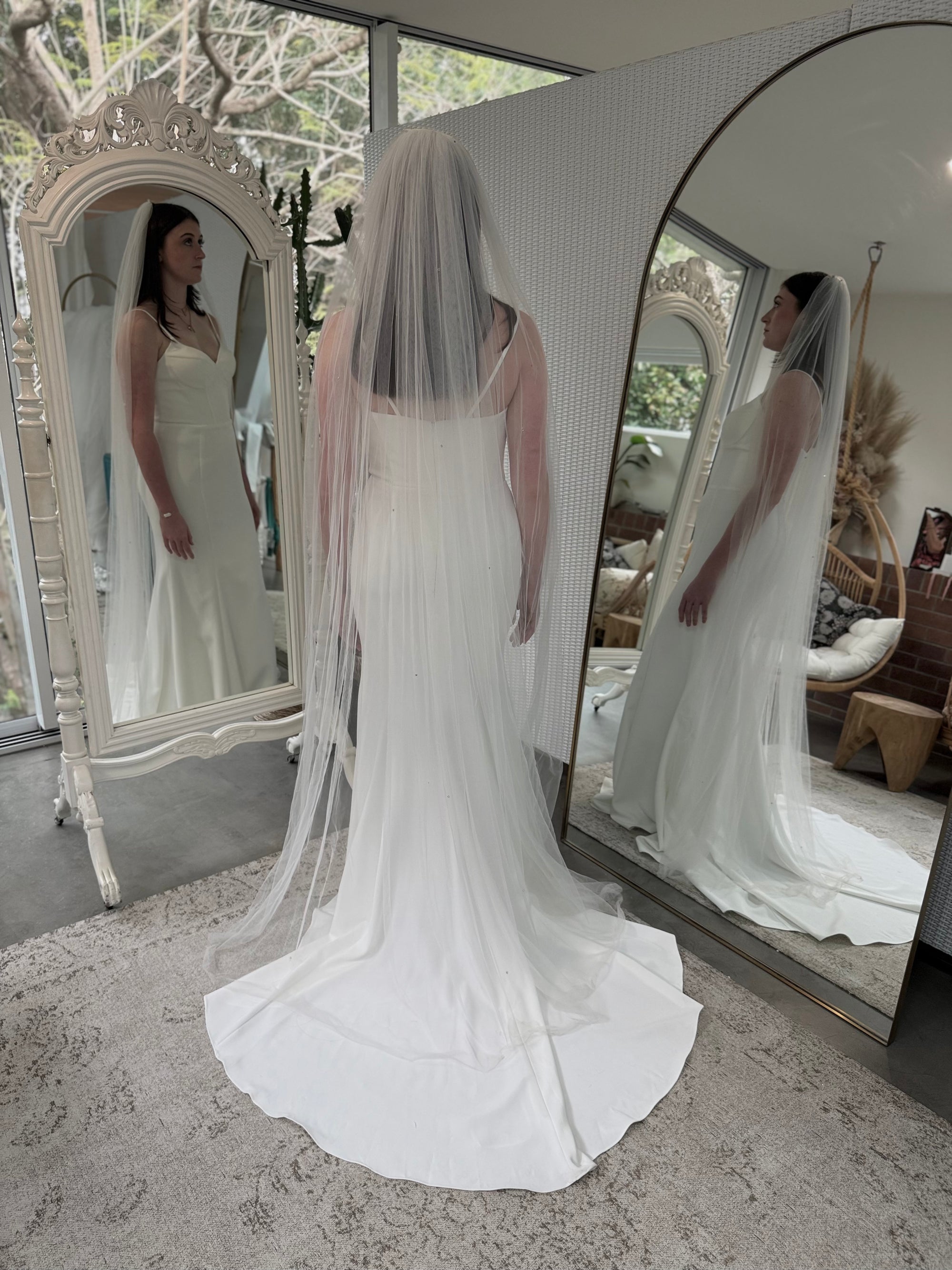 Dimonte Veil | Sample