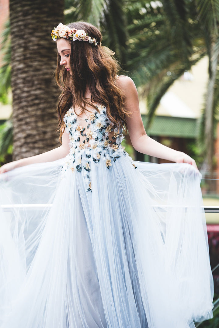 Popular Romantic V-neck Floral A-line Lace Wedding Dress