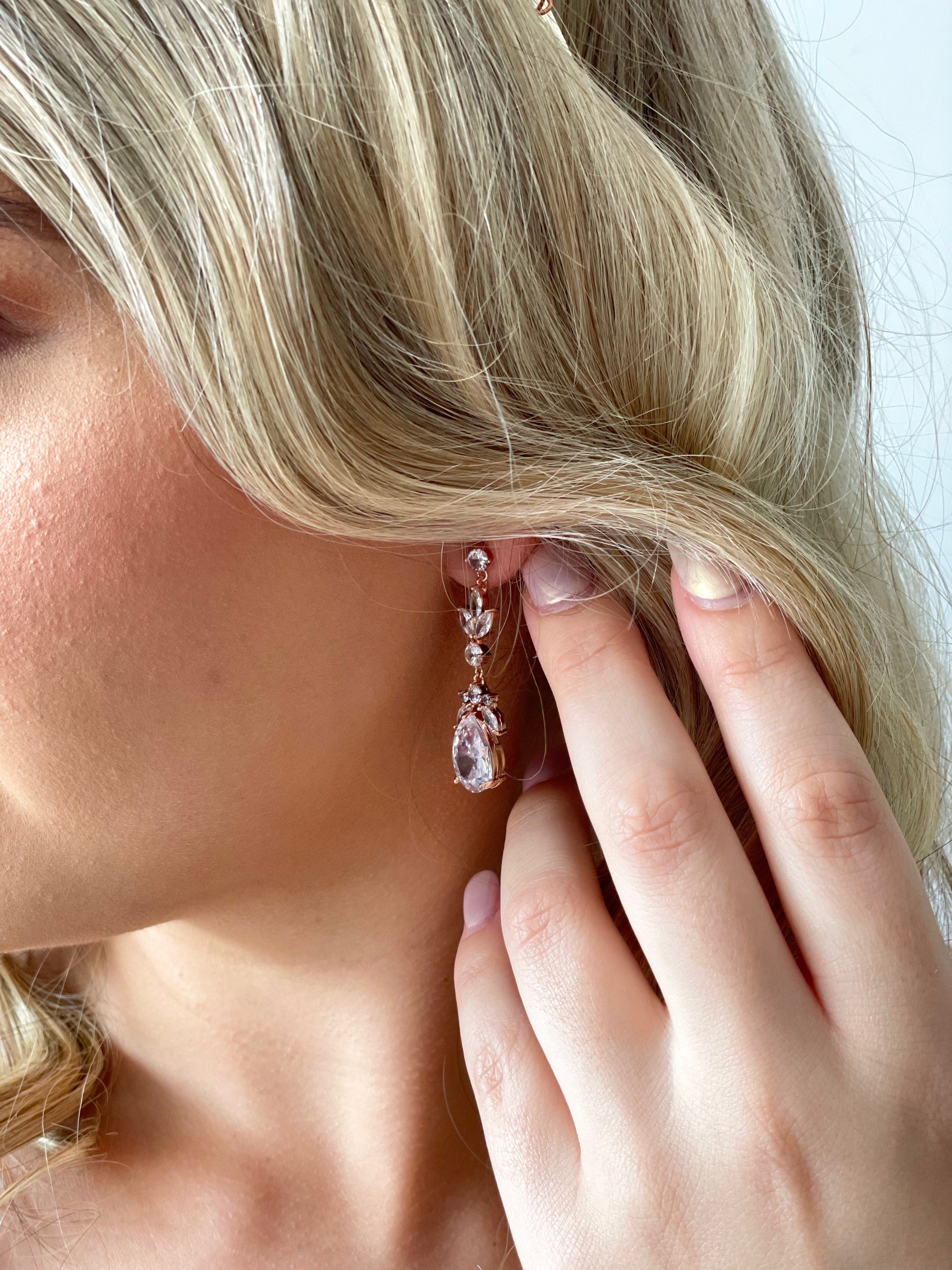 The Kendra Drop Earrings - Rose Gold